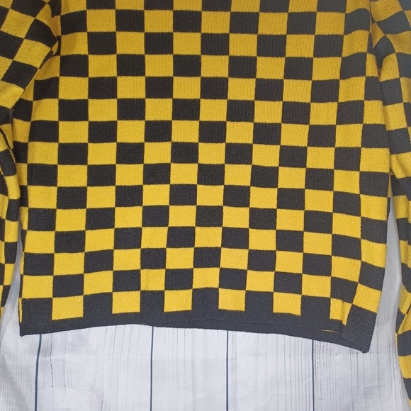 Forever 21 Checkered Black and Yellow Women's Cropped Sweater - Picture 4 of 14